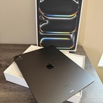 Good Apple iPad Pro 13 inch (M4) 2024 - Wi-Fi, 256 GB, Black, 8 GB, A2925, Standard Glass