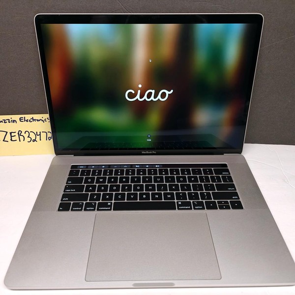 MacBook Pro 2019 - 15 inch - 512 GB, Silver, 16 GB, Intel Core i7