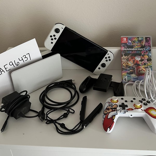 Nintendo Switch - OLED - 64 GB, White