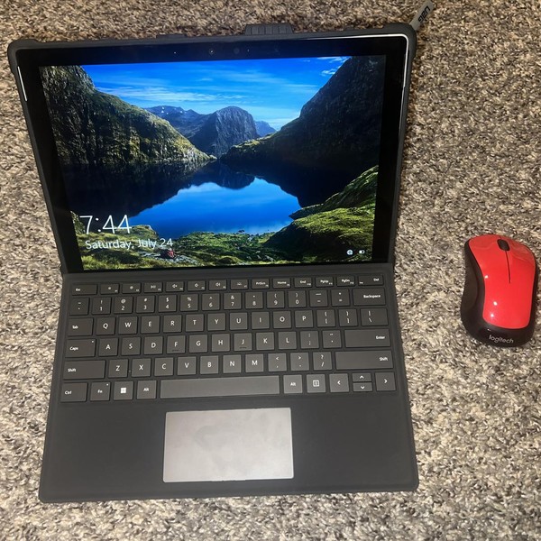 Microsoft Surface Pro 7 Plus - 256 GB, Black, 8 GB, Intel Core i5, Wi-Fi