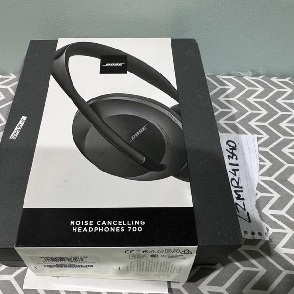 Bose Noise Cancelling Headphones 700 - Black
