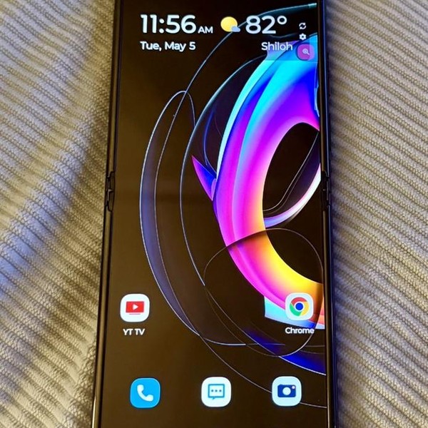 Motorola Razr (2023) - Unlocked, 128 GB, Lilac, 8 GB