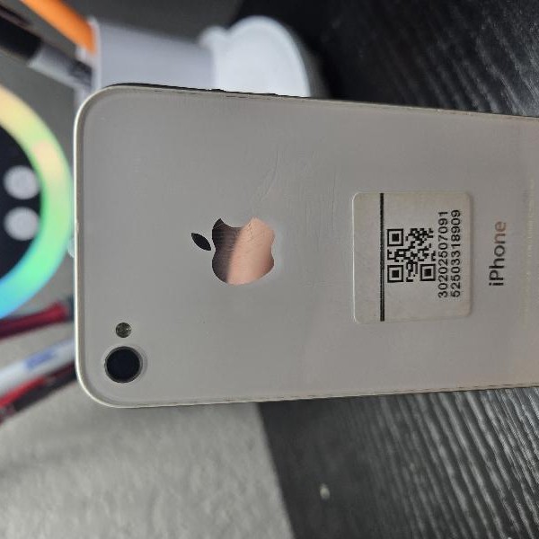 Apple iPhone 4 - Unlocked, 8 GB, White, A1332, GSM