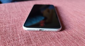 Good
													Apple iPhone SE 2nd Gen 2020 - Unlocked, White, 128 GB, A2275, photo 3 of 14