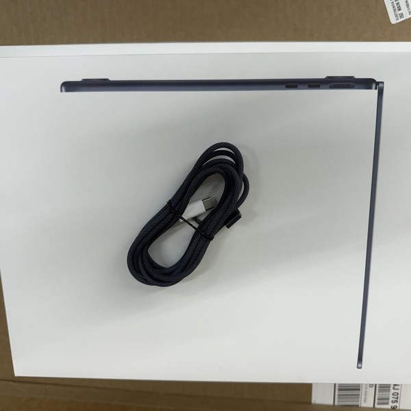 MacBook Air 2026 (M5) - 13 inch - 512 GB, Midnight, 16 GB, Apple M5 10-Core (8-core GPU)