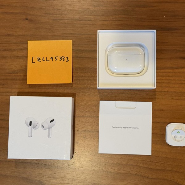 Apple AirPods Pro - Wireless Case