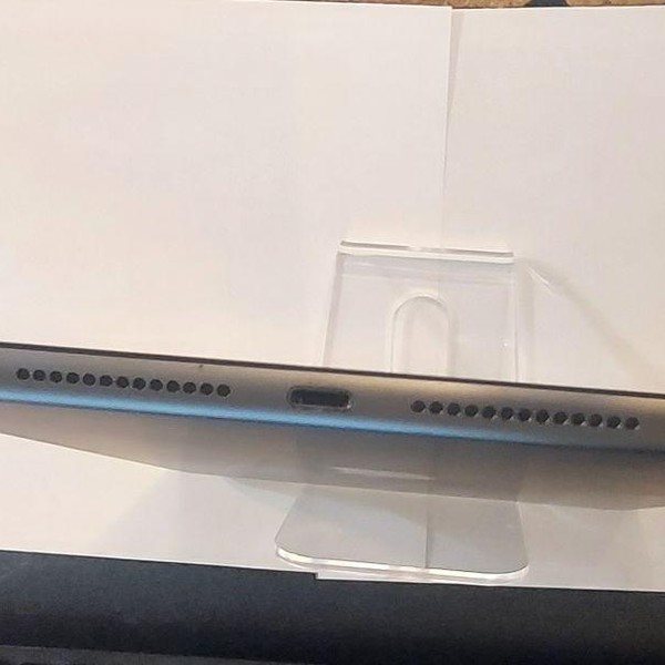 Apple iPad 8th Gen - Wi-Fi, 32 GB, Gray, A2270