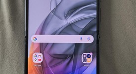 Good
													Motorola Razr (2024) - Unlocked, Gray, 256 GB, 8 GB, photo 1 of 7