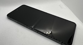 Good
													Samsung Galaxy Z Flip4 5G - Unlocked, Graphite, 256 GB, 8 GB, SM-F721U1, photo 2 of 3