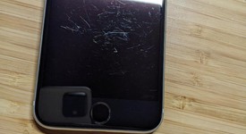 Fair
													Apple iPhone SE 2nd Gen 2020 - Unlocked, White, 64 GB, A2275, photo 1 of 17