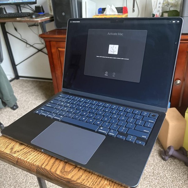 MacBook Air 2022 (M2) - 13 inch - 256 GB, Midnight, 8 GB, Apple M2