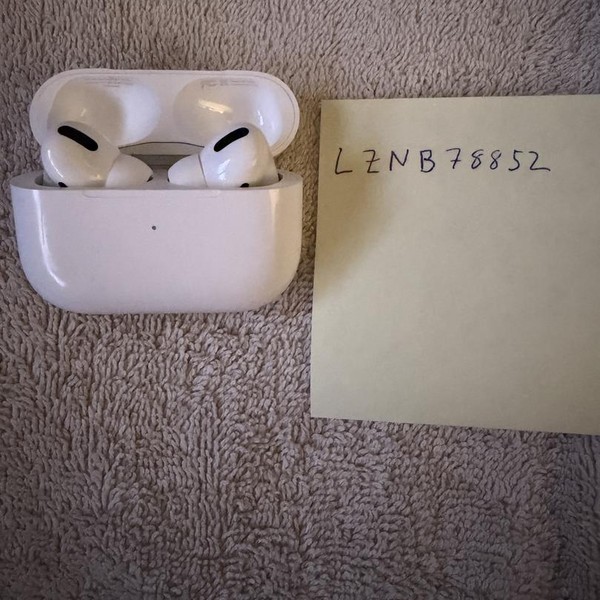 Apple AirPods Pro - MagSafe Case
