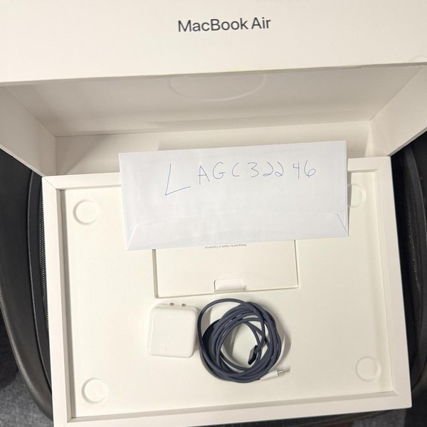 MacBook Air 2024 (M3) - 15 inch - 256 GB, Gray, 16 GB, Apple M3, 10-core GPU