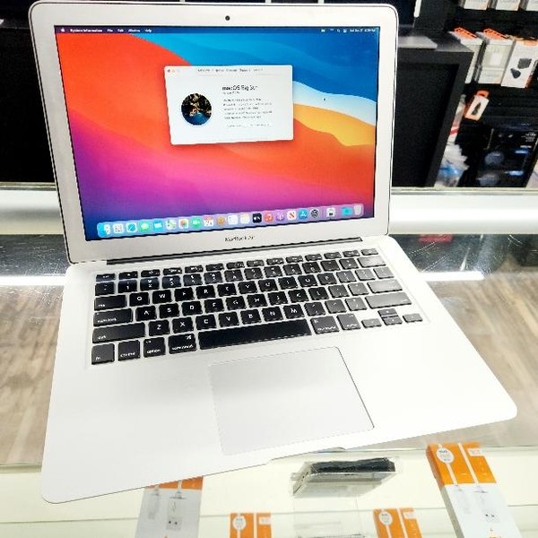 MacBook Air 2014 - 13 inch - 128 GB, Silver, 4 GB