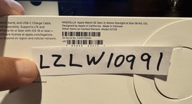 New
													Apple Watch SE 2nd Gen 40mm - Unlocked, Starlight, A2726 - Cellular, Aluminum, photo 2 of 4