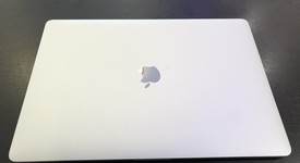 Good
													MacBook Pro 2018 (With Touch Bar) - 15" - I7, Silver, 512 GB, 16 GB, photo 3 of 6
