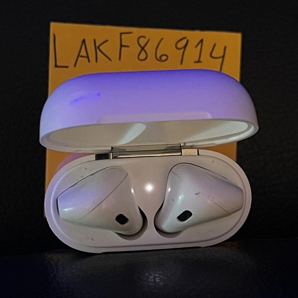 Apple AirPods (2nd Gen) - Lightning Case