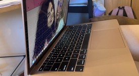 Good
													MacBook Air 2019 - 13" - I5, Gold, 128 GB, 8 GB, photo 5 of 9