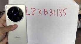 Mint
													Vivo X200 Ultra - Unlocked Non-US, Silver, 512 GB, 16 GB, photo 3 of 9