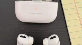 Used
													Apple AirPods Pro - MagSafe Case, photo 2 of 2
