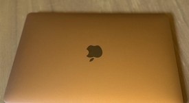 Good
													MacBook Air 2020 - 13" - I3, Gold, 256 GB, 8 GB, photo 1 of 8
