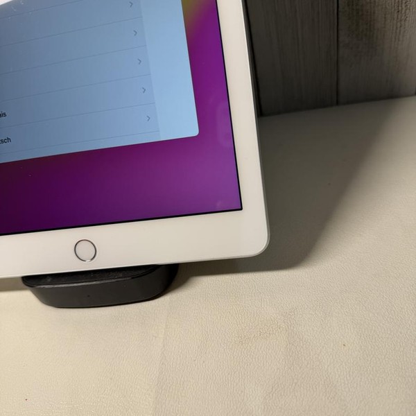 Apple iPad (6th Gen) - Wi-Fi, 32 GB, Silver, A1893