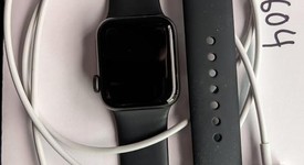 Good
													Apple Watch SE 1st Gen 40mm - Gray, A2351 - GPS, Aluminum, photo 2 of 2