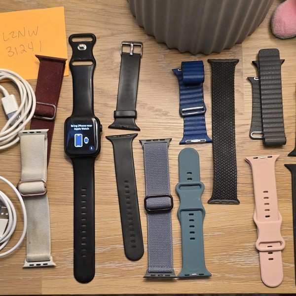 Apple Watch SE 2nd Gen 44mm - Midnight, A2723 - GPS, Aluminum