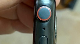 Good
													Apple Watch Series 5 44mm - Unlocked, Black, A2095 Cellular, Titanium, photo 4 of 8