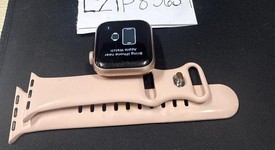 Good
													Apple Watch Series 4 40mm - Unlocked, Gold, A1975 - Cellular, Aluminum, photo 5 of 8