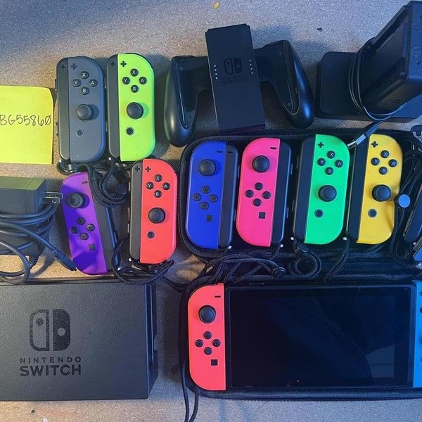 Nintendo Switch - 32 GB, Red & Blue
