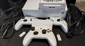 Mint
													Xbox Series S (2020) - Robot White, 1 TB, photo 1 of 7