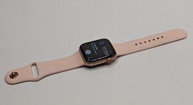 Mint
													Apple Watch Series 4 44mm - T-Mobile, Gold, A1976 - Cellular, Aluminum, photo 5 of 8