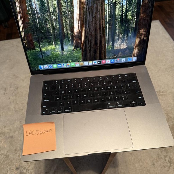 MacBook Pro 2021 - 16 inch - 1 TB, Gray, 16 GB, Apple M1 Pro 10-core