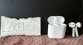 Used
													Apple AirPods 2nd Gen - Lightning Case, photo 4 of 5