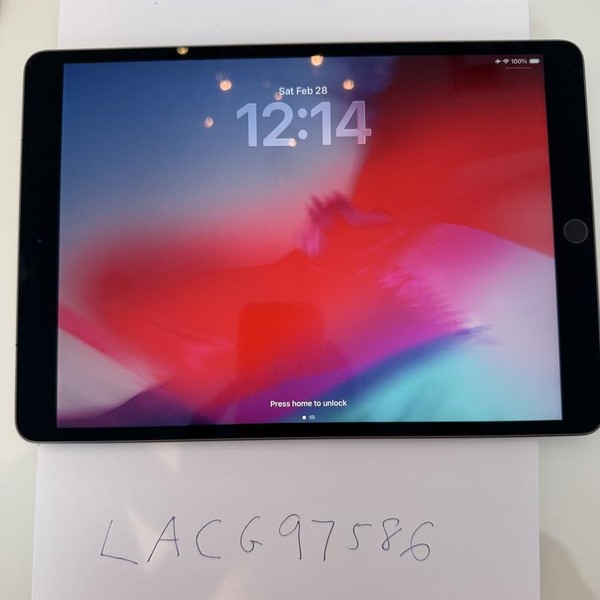 Apple iPad Air 3rd Gen - Unlocked, 64 GB, Gray