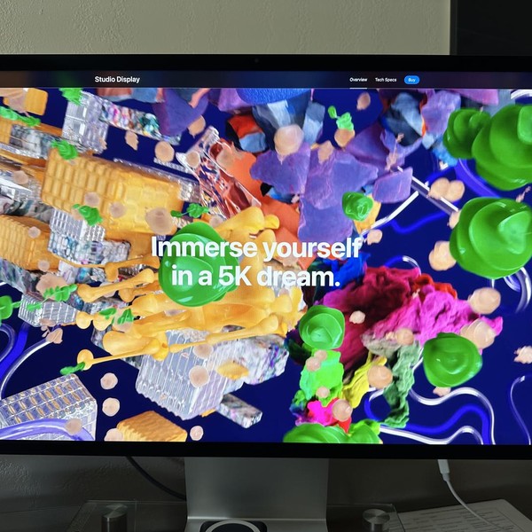 Apple Studio Display 2022 - Standard Glass, Tilt Adjustable Stand