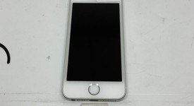 Good
													Apple iPhone SE 1st Gen 2016 - Unlocked, Silver, 32 GB, A1723, photo 5 of 10