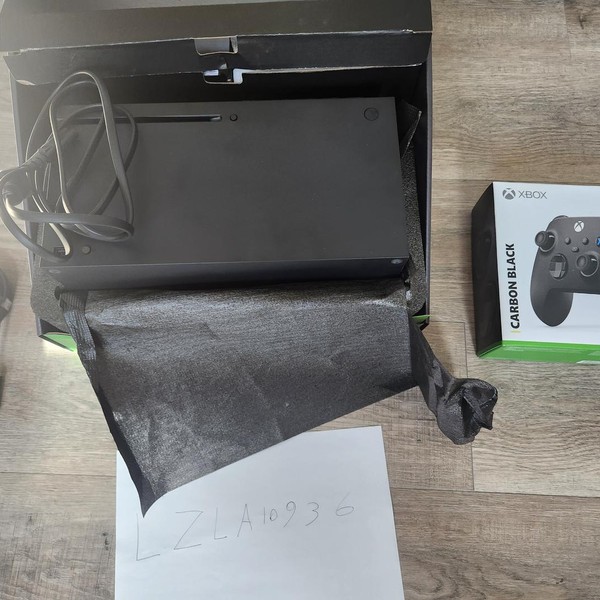 Xbox Series X (2020) - 1 TB, Black, standard