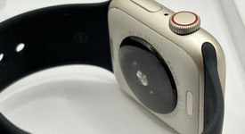 Mint
													Apple Watch SE 2nd Gen 40mm - Unlocked, Starlight, A2726 - Cellular, Aluminum, photo 2 of 3