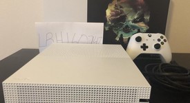 Mint
													Xbox One S (2016) - White, 1 TB, photo 3 of 4
