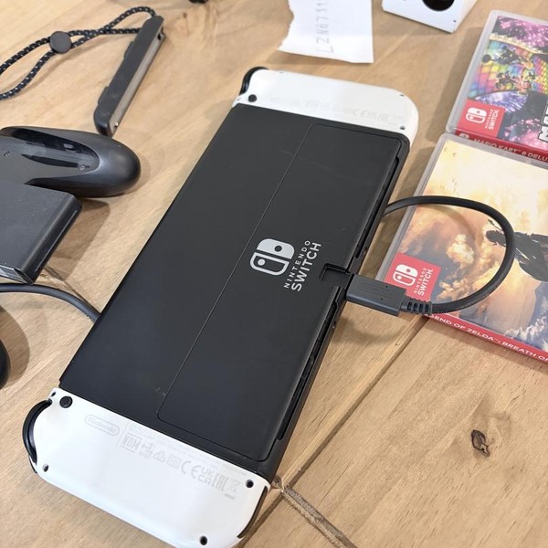 Nintendo Switch - OLED - 64 GB, White