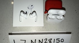 Used
													Apple AirPods Pro 2 - Lightning, photo 3 of 5