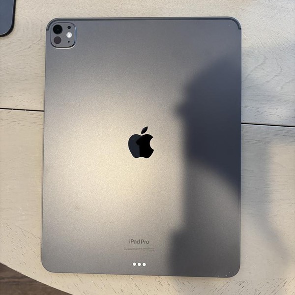 Apple iPad Pro 13 inch (M4) 2024 - Wi-Fi, 256 GB, Black, 8 GB, A2925, Standard Glass