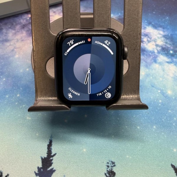 Apple Watch Series 4 40mm - Unlocked, Gray, A1975 - Cellular, Aluminum