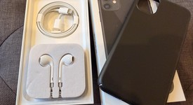 Mint
													Apple iPhone 11 - Unlocked, Black, 64 GB, A2111, photo 3 of 11