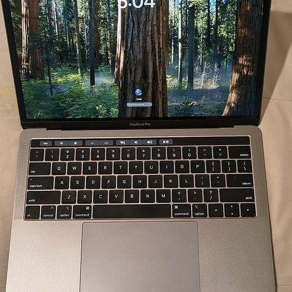 MacBook Pro 2019 - 13 inch - 128 GB, Gray, 8 GB, Intel Core i5