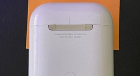 Used
													Apple AirPods 2nd Gen - Lightning Case, photo 3 of 5