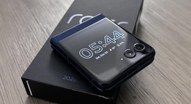 Mint
													Motorola Razr (2025) - Unlocked, Blue, 256 GB, 8 GB, photo 3 of 8