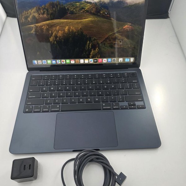MacBook Air 2022 (M2) - 13 inch - 256 GB, Midnight, 16 GB, Apple M2